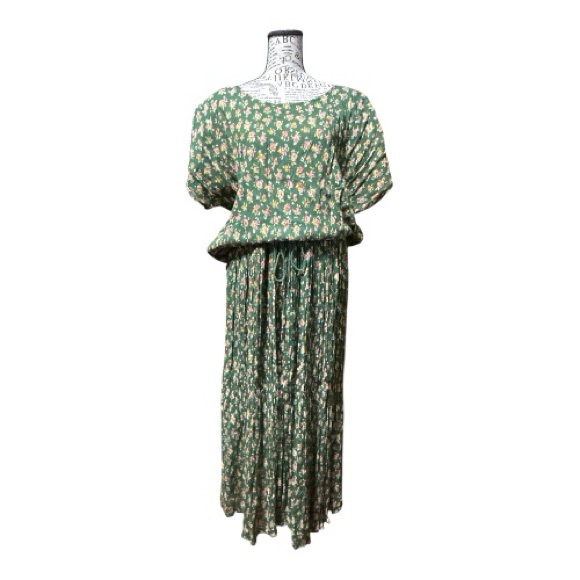 Dresses & Skirts - Floral Green Maxi Skirt Set size medium